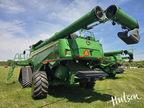 Image of John Deere X9 1100 equipment image 4