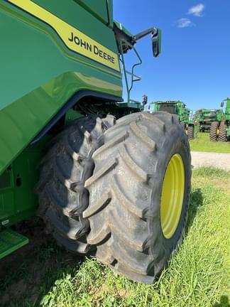 Image of John Deere X9 1100 equipment image 4