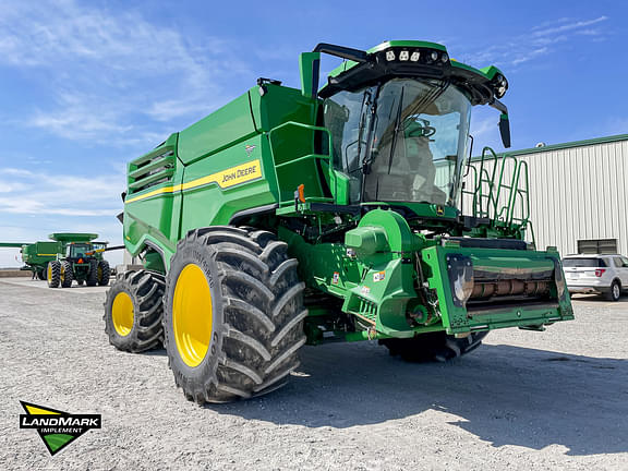 Image of John Deere X9 1100 equipment image 2