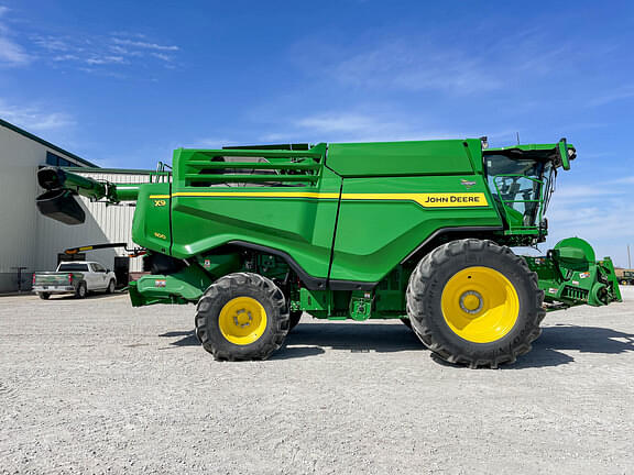 Image of John Deere X9 1100 equipment image 3
