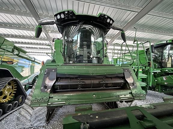 Image of John Deere X9 1100 equipment image 1