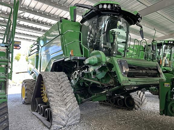 Image of John Deere X9 1100 equipment image 2