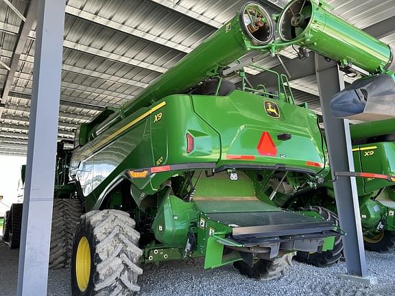 Image of John Deere X9 1100 equipment image 3