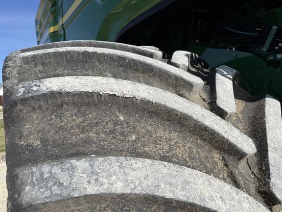 Image of John Deere X9 1100 equipment image 4