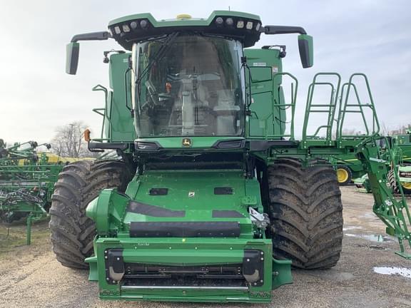 Image of John Deere X9 1100 equipment image 1