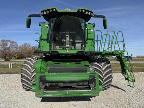 Image of John Deere X9 1100 equipment image 2