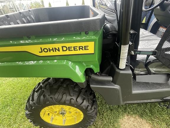 Image of John Deere XUV 560E equipment image 2