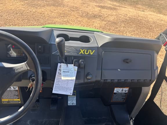 Image of John Deere XUV 560E equipment image 4
