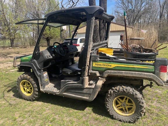 Image of John Deere XUV 835M equipment image 2
