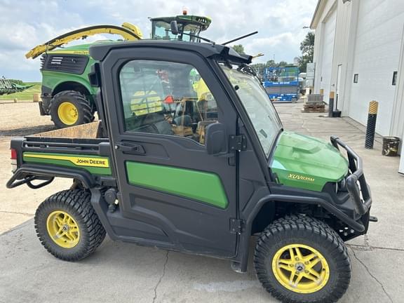 Image of John Deere XUV 835M Primary image