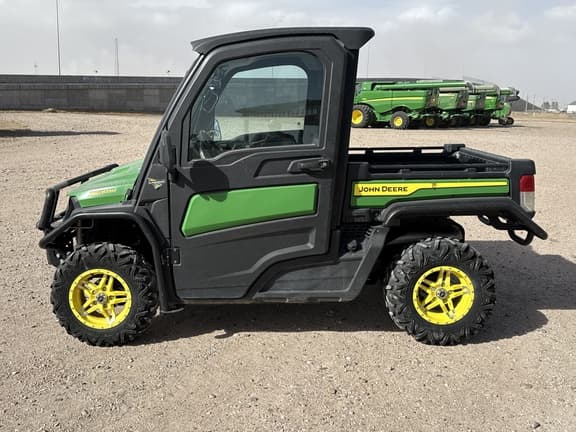 Image of John Deere XUV 835M equipment image 2