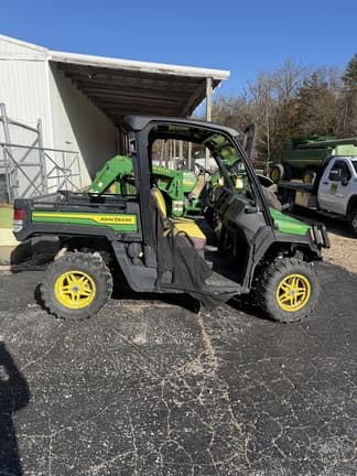 Image of John Deere XUV 835M equipment image 2