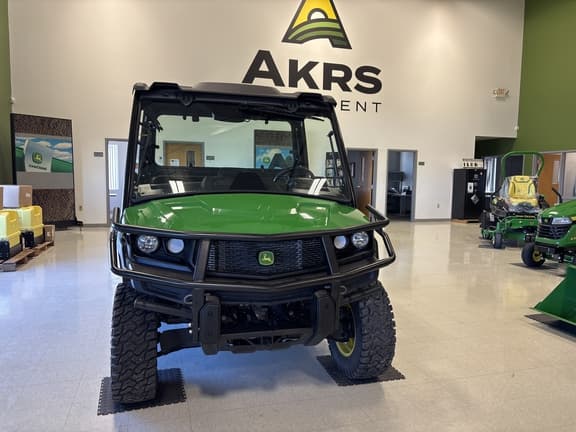 Image of John Deere XUV 835M equipment image 1