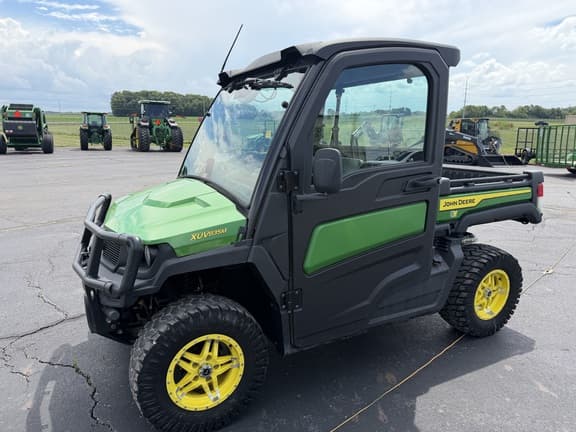 Image of John Deere XUV 835M equipment image 1