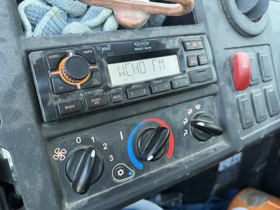 Image of John Deere XUV 835M equipment image 1