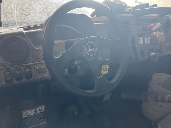 Image of John Deere XUV 835M equipment image 4