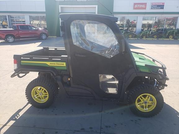 Image of John Deere XUV 835M equipment image 1