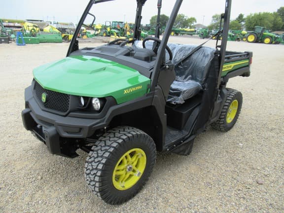 Image of John Deere XUV 835M equipment image 4