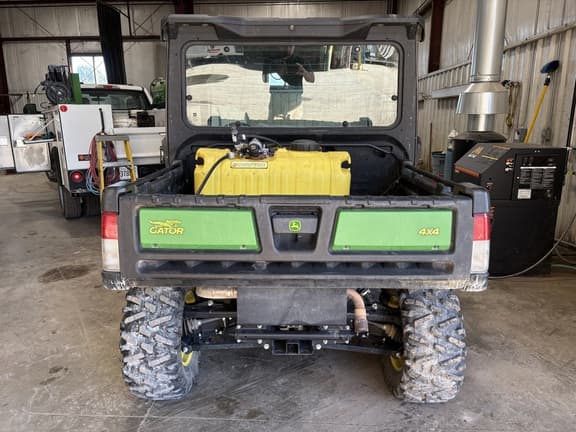 Image of John Deere XUV 835M equipment image 2