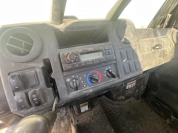 Image of John Deere XUV 835M equipment image 1