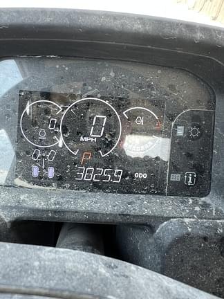 Image of John Deere XUV 835M equipment image 1