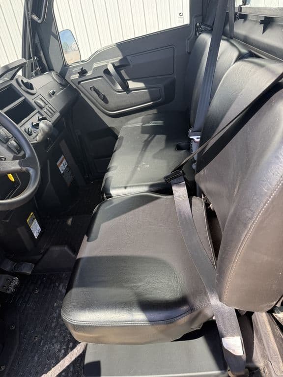 Image of John Deere XUV 835M equipment image 3