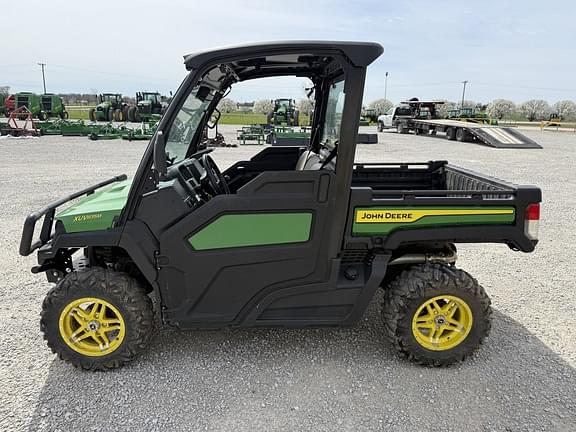 Image of John Deere XUV 835M equipment image 2