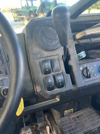 Image of John Deere XUV 835M equipment image 2