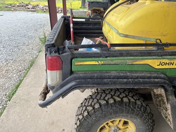 Image of John Deere XUV 835M equipment image 4