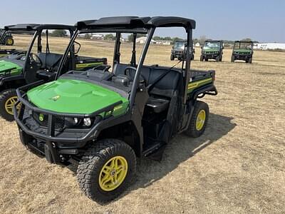 Image of John Deere XUV 835M equipment image 2