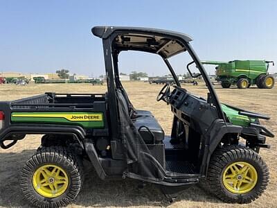 Image of John Deere XUV 835M equipment image 3