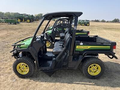 Image of John Deere XUV 835M equipment image 4