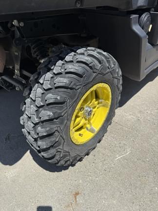 Image of John Deere XUV 835M equipment image 4
