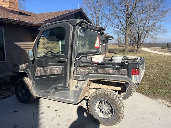 Image of John Deere XUV 835M equipment image 1