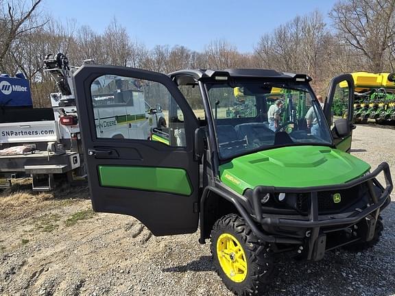Image of John Deere XUV 835M equipment image 1