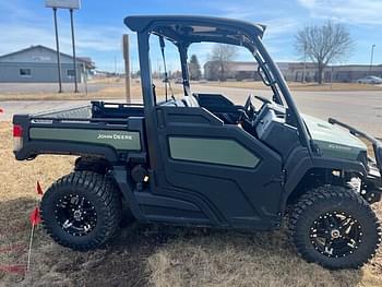 2023 John Deere XUV 835M Equipment Image0