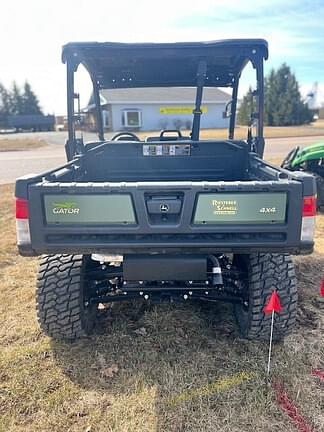 Image of John Deere XUV 835M equipment image 2