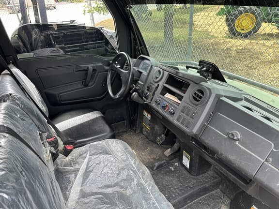 Image of John Deere XUV 835M equipment image 4