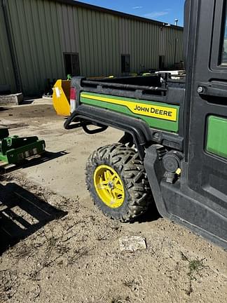 Image of John Deere XUV 835M equipment image 3