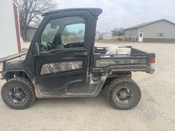 Image of John Deere XUV 835M equipment image 1