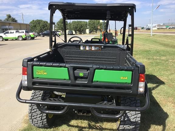 Image of John Deere XUV 835M equipment image 4