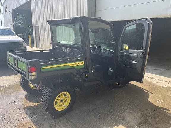 Image of John Deere XUV 835M equipment image 2