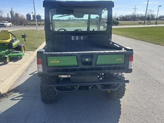 Image of John Deere XUV 835M equipment image 3