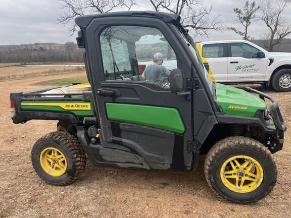 Image of John Deere XUV 835M equipment image 1