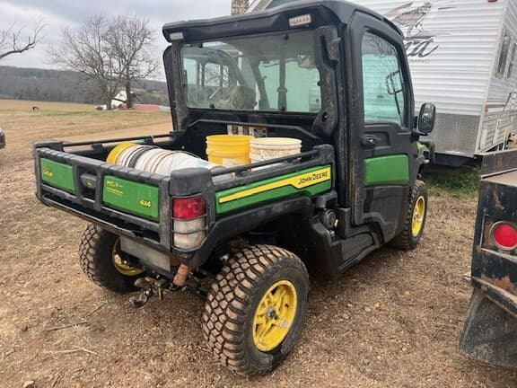 Image of John Deere XUV 835M equipment image 4