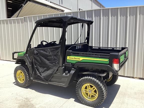 Image of John Deere XUV 835M equipment image 2