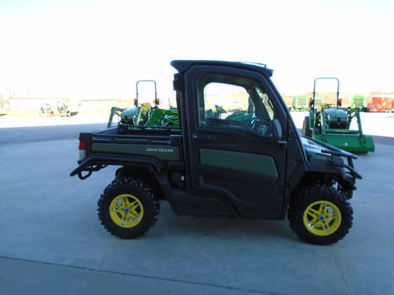 Image of John Deere XUV 835M equipment image 2