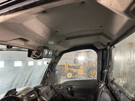 Image of John Deere XUV 835M equipment image 2