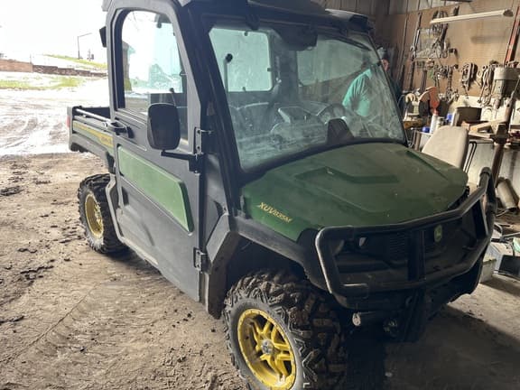 Image of John Deere XUV 835M equipment image 1