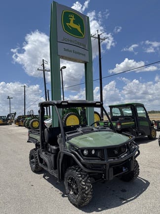 2023 John Deere XUV 835M Equipment Image0